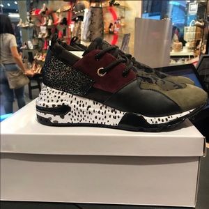 Size 9 Steve Madden Cliff Sneakers